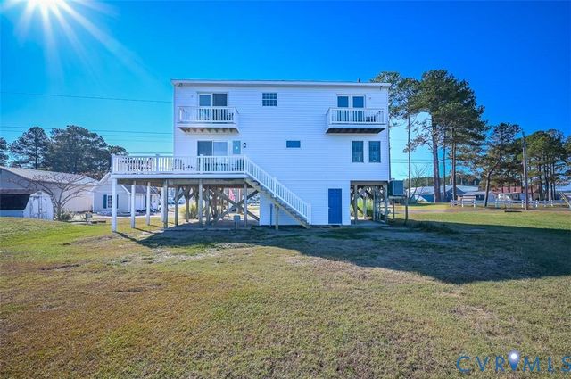 402 Riverside Dr, Deltaville, VA 23043