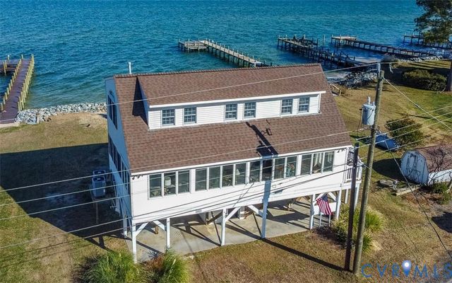 402 Riverside Dr, Deltaville, VA 23043