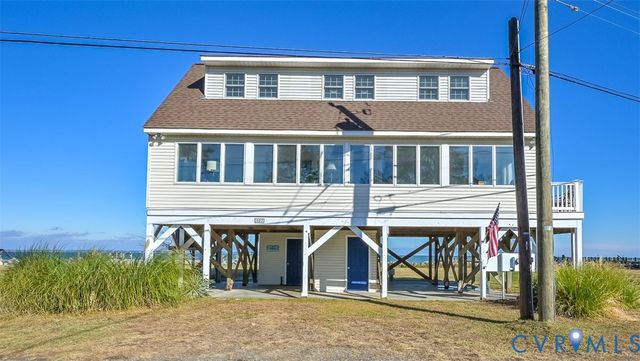 402 Riverside Dr, Deltaville, VA 23043