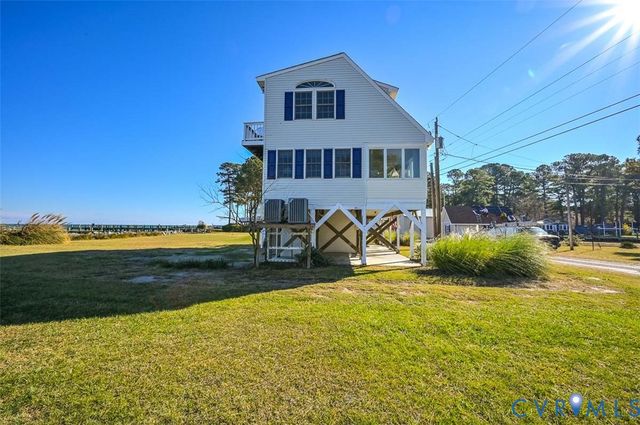 402 Riverside Dr, Deltaville, VA 23043