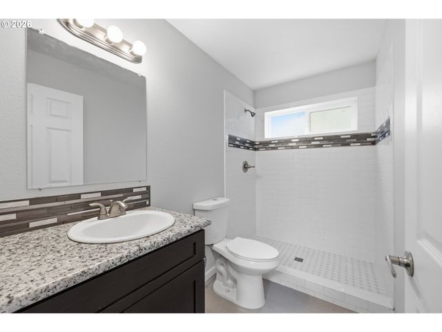 9125 N GENEVA Ave, Portland, OR 97203