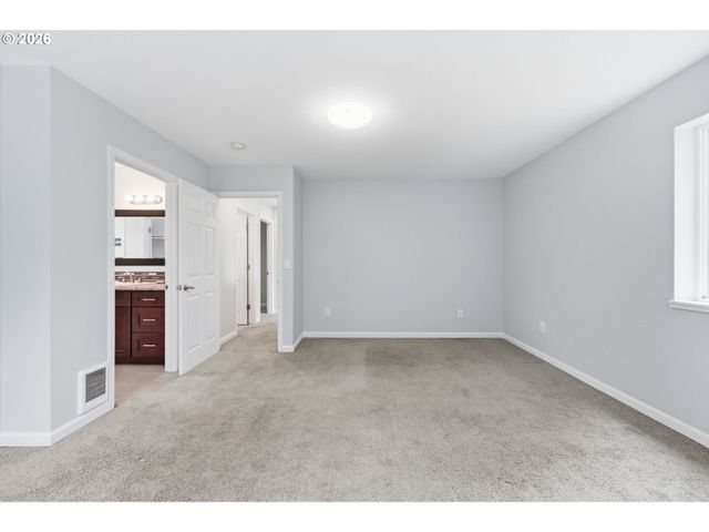 9125 N GENEVA Ave, Portland, OR 97203