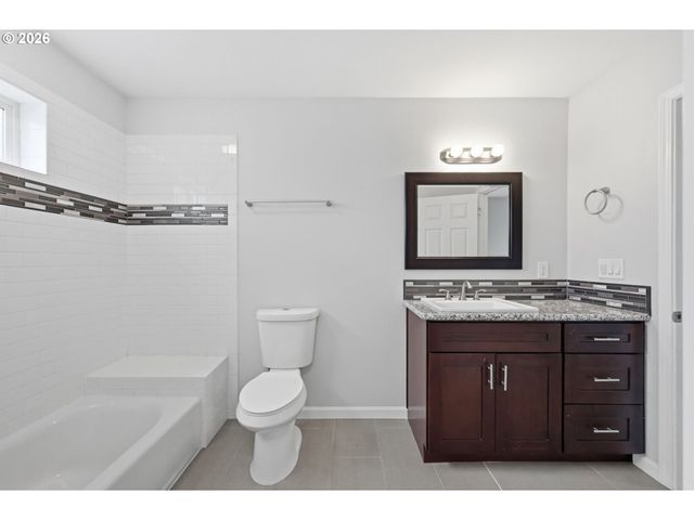 9125 N GENEVA Ave, Portland, OR 97203