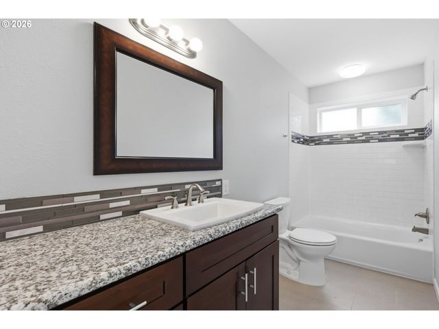 9125 N GENEVA Ave, Portland, OR 97203