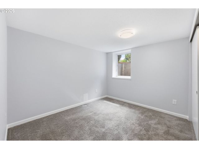 9125 N GENEVA Ave, Portland, OR 97203