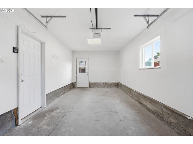 9125 N GENEVA Ave, Portland, OR 97203