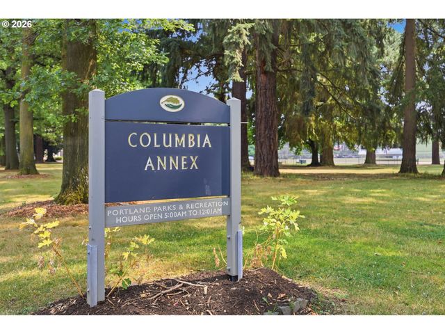 9125 N GENEVA Ave, Portland, OR 97203