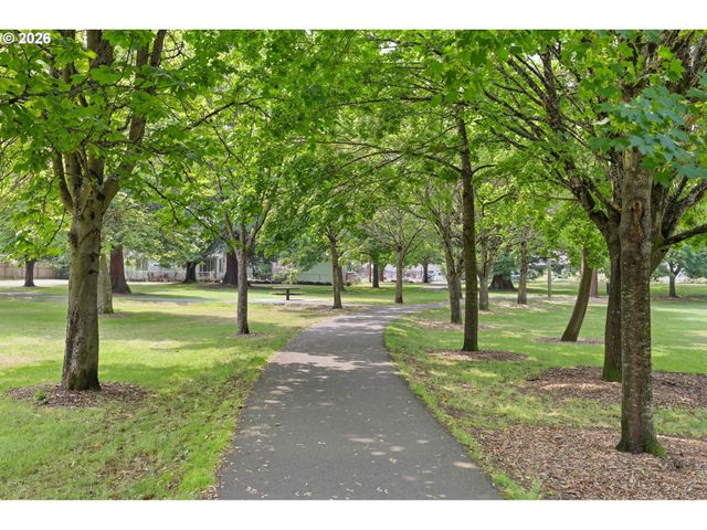 9125 N GENEVA Ave, Portland, OR 97203