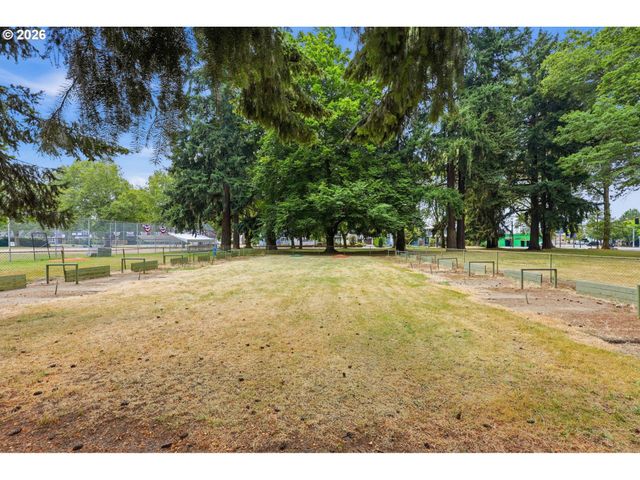 9125 N GENEVA Ave, Portland, OR 97203