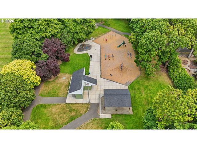 9125 N GENEVA Ave, Portland, OR 97203