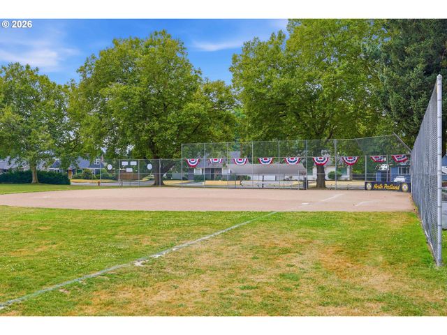 9125 N GENEVA Ave, Portland, OR 97203