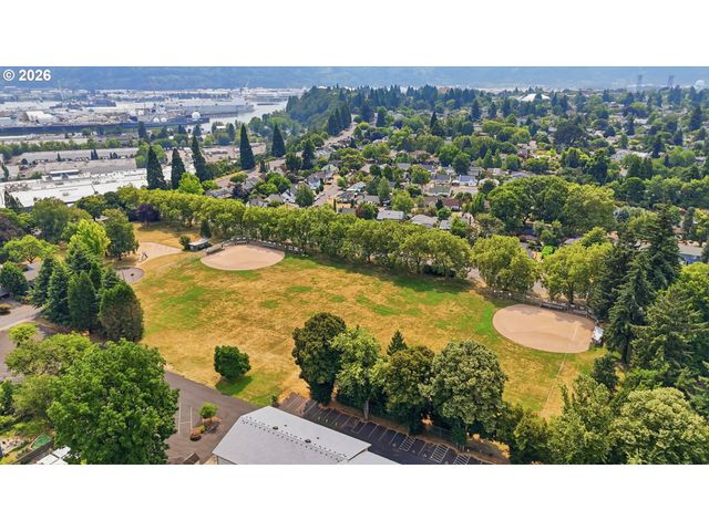 9125 N GENEVA Ave, Portland, OR 97203