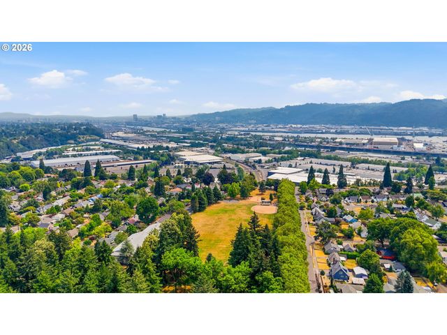9125 N GENEVA Ave, Portland, OR 97203