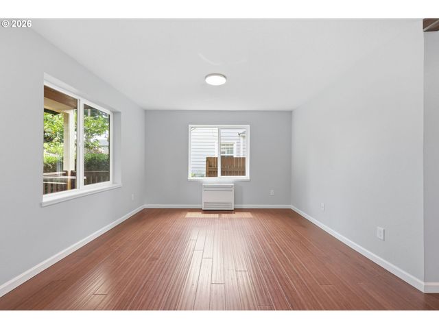 9125 N GENEVA Ave, Portland, OR 97203