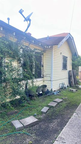 7909 Narcissus Street, Houston, TX 77012