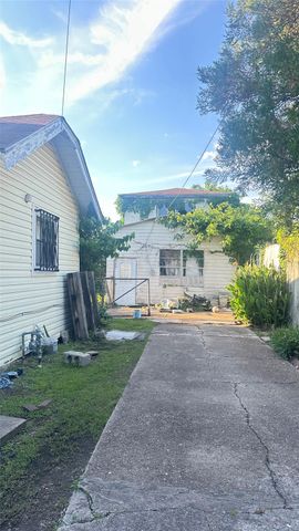 7909 Narcissus Street, Houston, TX 77012
