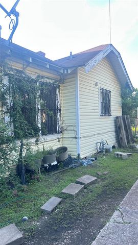 7909 Narcissus Street, Houston, TX 77012
