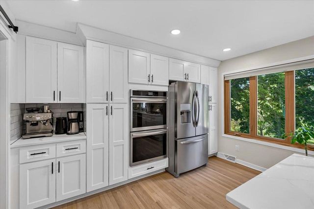 1416 Kings Lynn Road, Stoughton, WI 53589