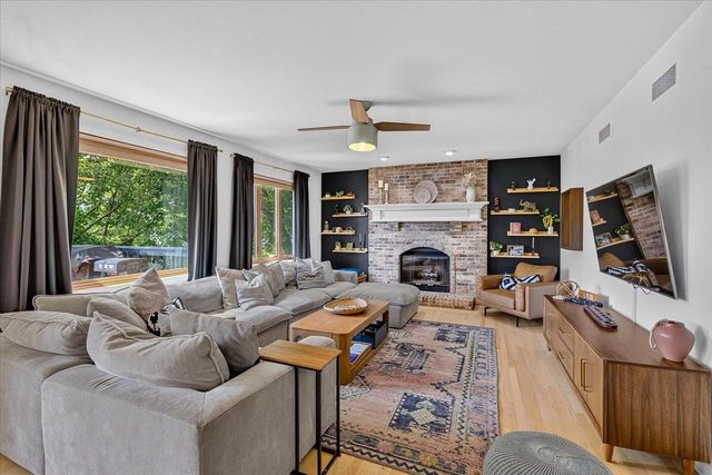 1416 Kings Lynn Road, Stoughton, WI 53589