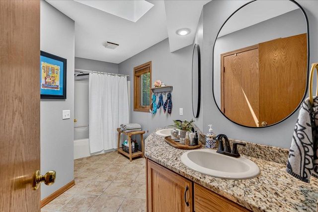 1416 Kings Lynn Road, Stoughton, WI 53589