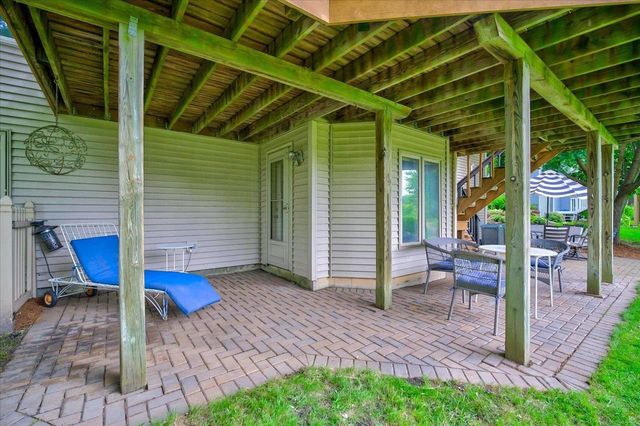 1416 Kings Lynn Road, Stoughton, WI 53589