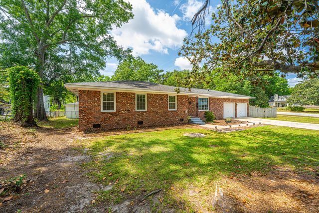 5823 Lakeview Drive, Hanahan, SC 29410