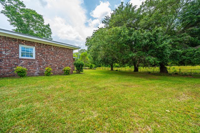 5823 Lakeview Drive, Hanahan, SC 29410