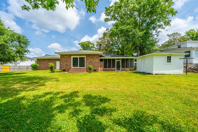 5823 Lakeview Drive, Hanahan, SC 29410