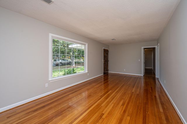 5823 Lakeview Drive, Hanahan, SC 29410