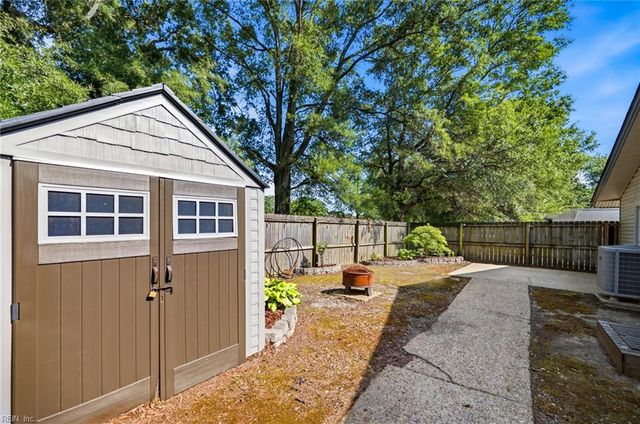 4300 Lumberjack DR, Virginia Beach, VA 23462