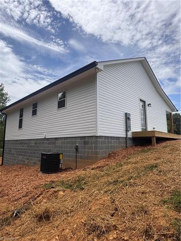 183 Meadow Run Lane, Lexington, NC 27292