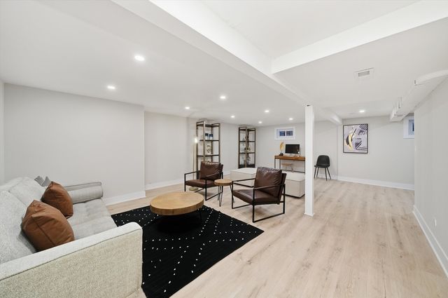 7725 Sawyer Road, Darien, IL 60561