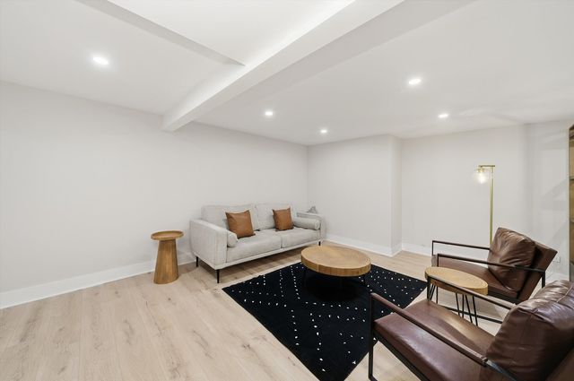 7725 Sawyer Road, Darien, IL 60561