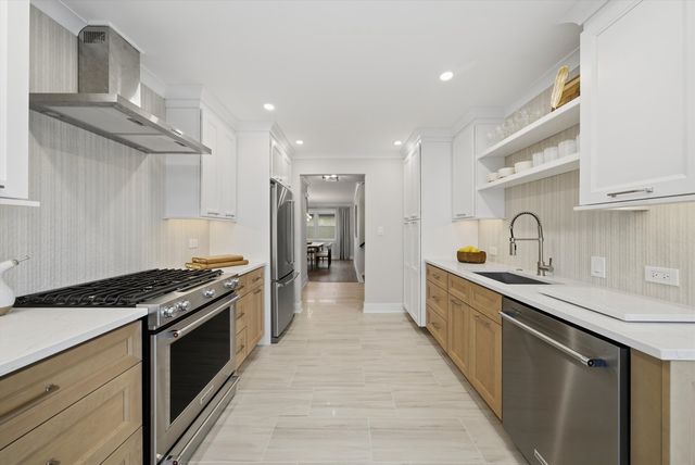 7725 Sawyer Road, Darien, IL 60561