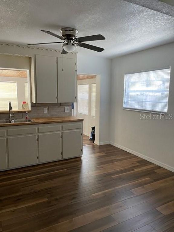 Image 13 of property listing at 4083 30TH AVENUE N, St Petersburg, FL 33713