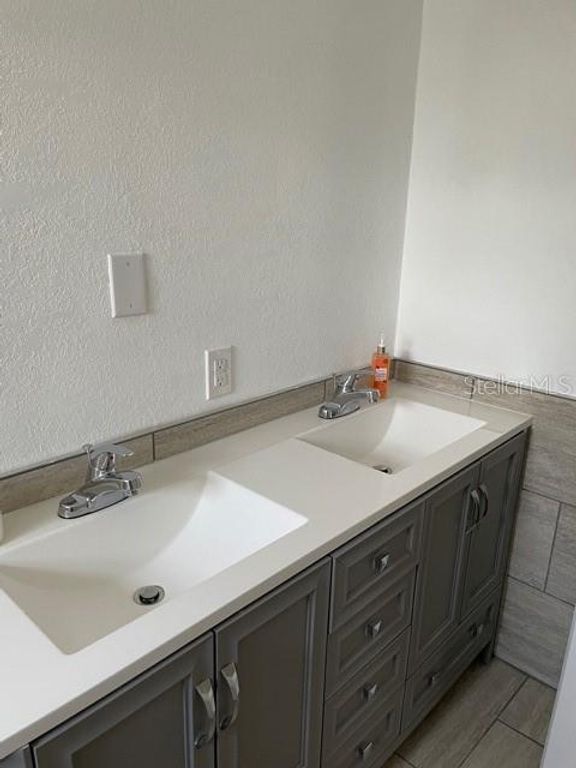 Image 18 of property listing at 4083 30TH AVENUE N, St Petersburg, FL 33713