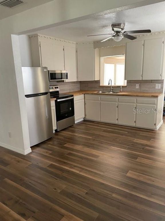 Image 4 of property listing at 4083 30TH AVENUE N, St Petersburg, FL 33713