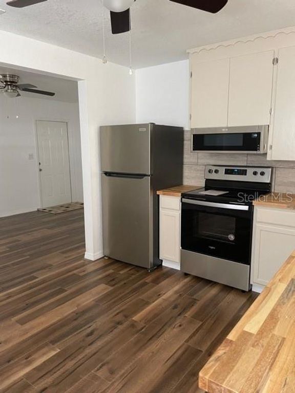 Image 5 of property listing at 4083 30TH AVENUE N, St Petersburg, FL 33713