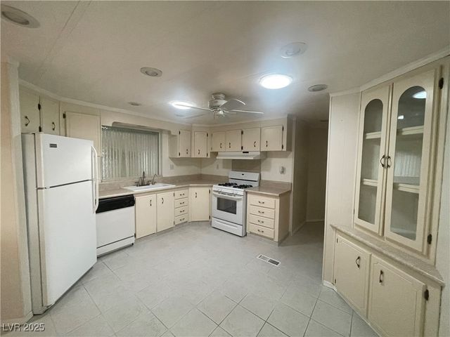 4641 Royal Ridge Boulevard, Las Vegas, NV 89103