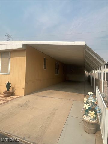 4641 Royal Ridge Boulevard, Las Vegas, NV 89103