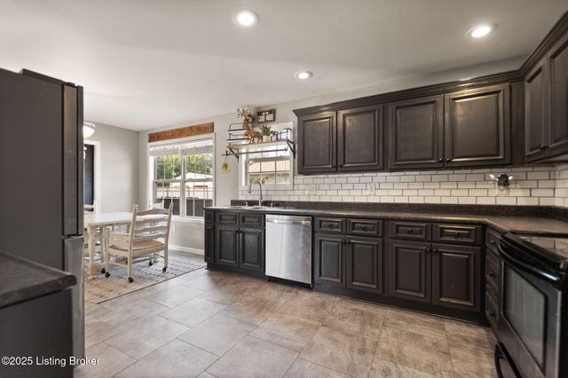 3339 Knob St, Shelbyville, KY 40065