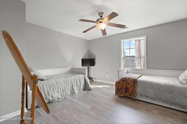 3339 Knob St, Shelbyville, KY 40065