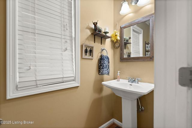 3339 Knob St, Shelbyville, KY 40065