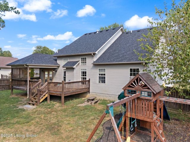 3339 Knob St, Shelbyville, KY 40065