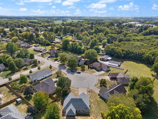 3339 Knob St, Shelbyville, KY 40065