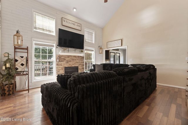 3339 Knob St, Shelbyville, KY 40065