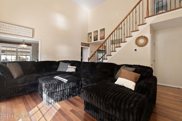 3339 Knob St, Shelbyville, KY 40065