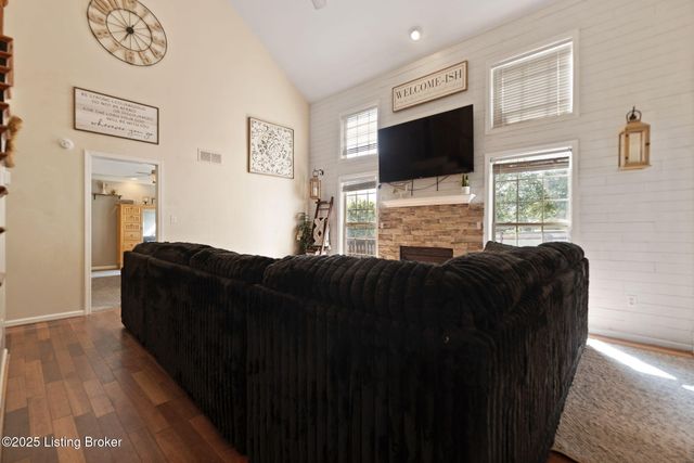 3339 Knob St, Shelbyville, KY 40065