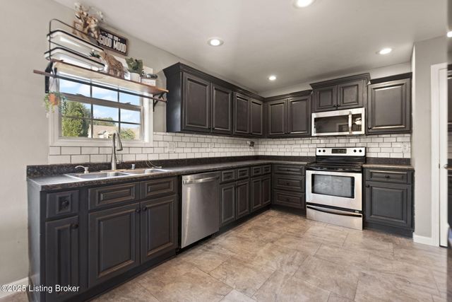 3339 Knob St, Shelbyville, KY 40065