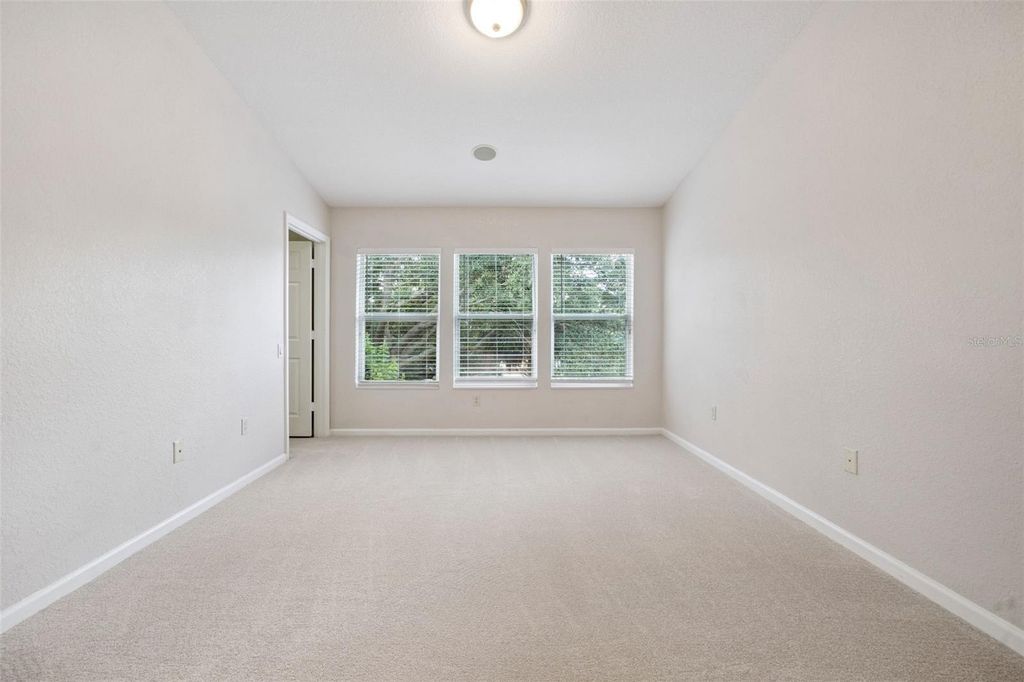 Image 12 of property listing at 7138 SHOWCASE LN, Orlando, FL 32819